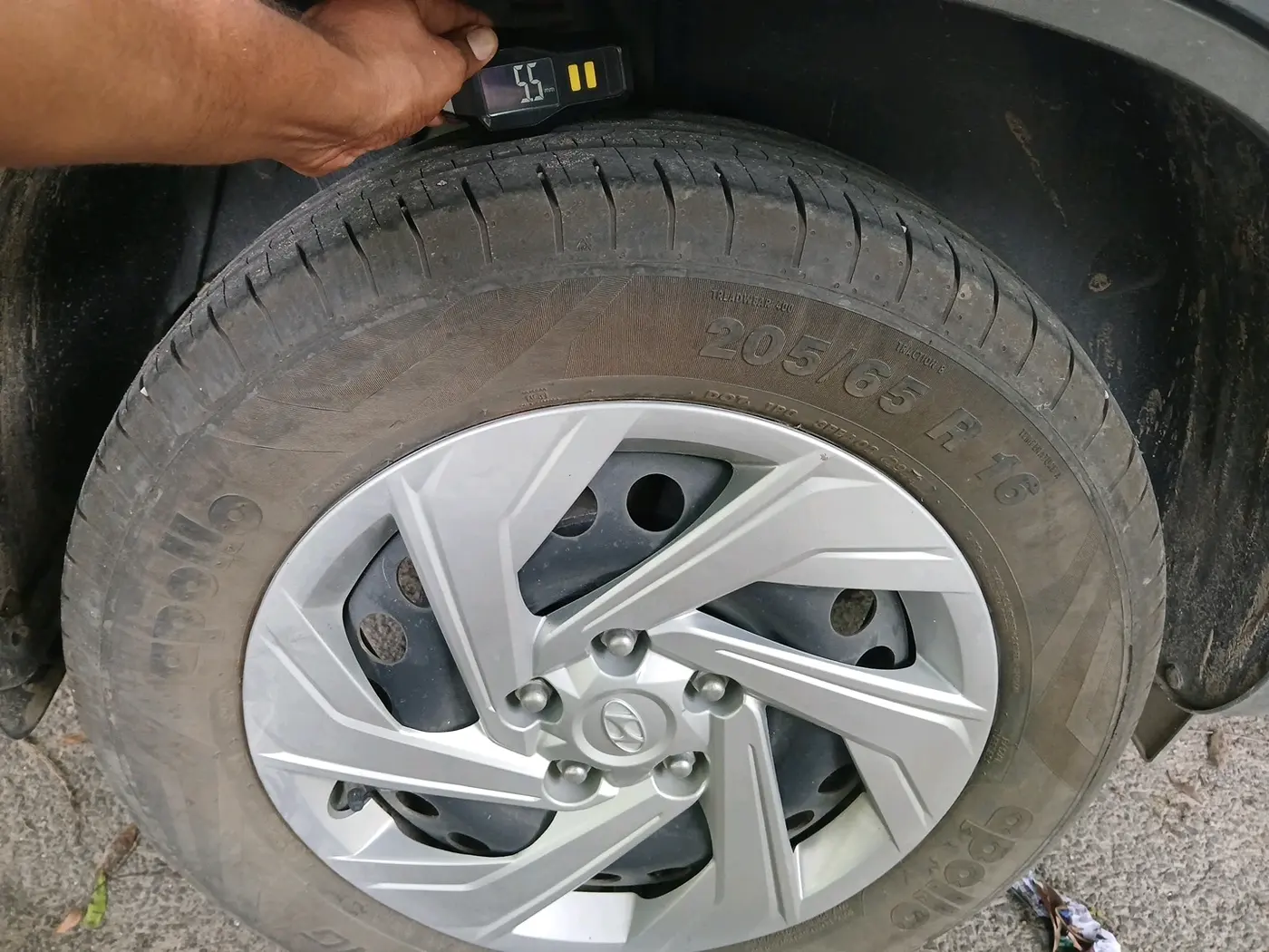 2022 Hyundai Creta E 1.5 PETROL, Petrol, Manual, 23,830 km, tyre