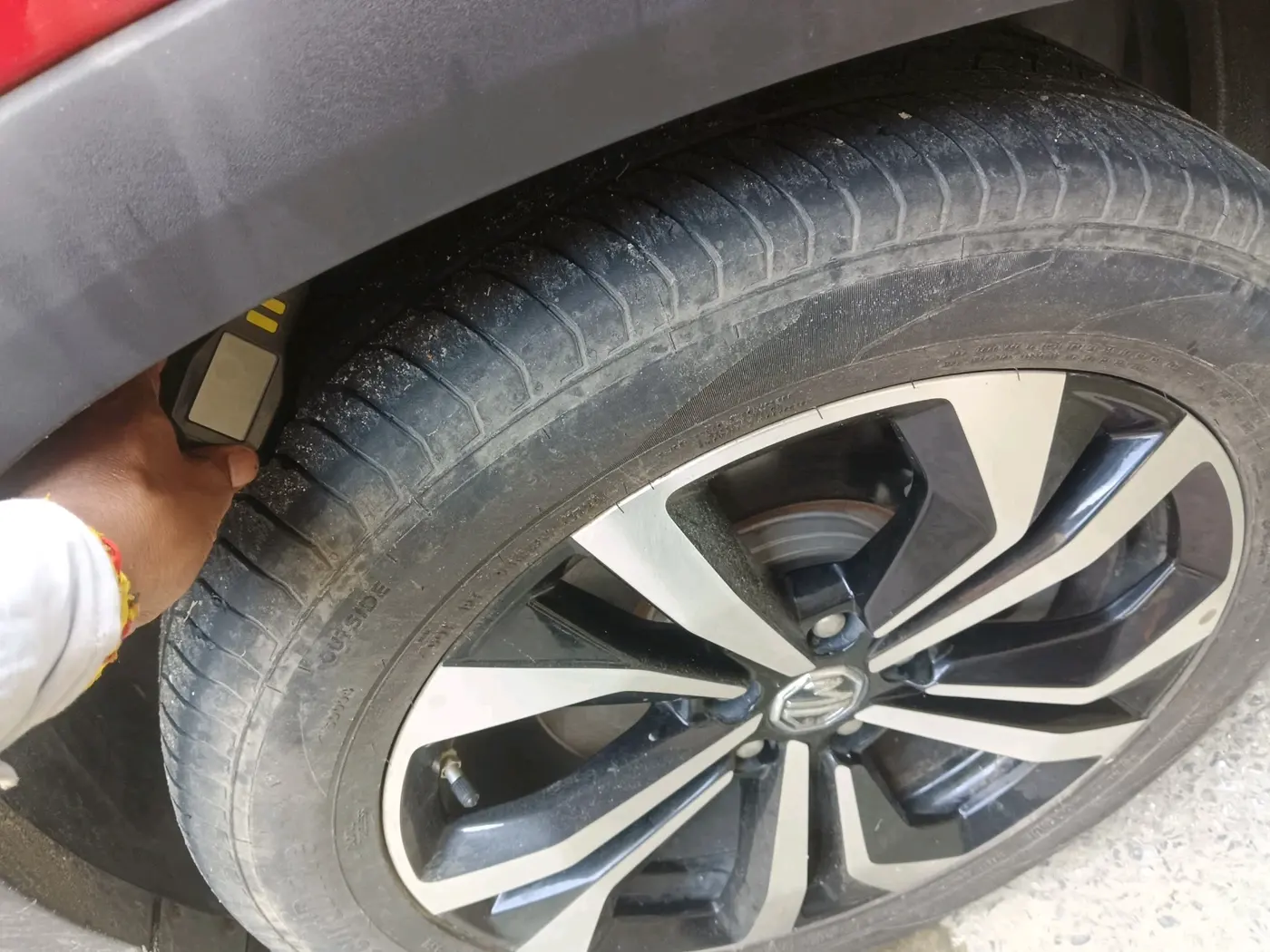 2024 MG HECTOR PLUS SHARP PRO 1.5 TURBO MT 6 STR, Petrol, Manual, 17,118 km, tyre