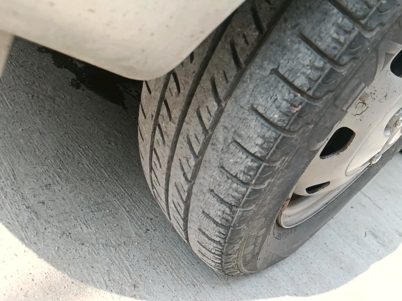 2013 Hyundai Santro Xing GL, Petrol, Manual, 29,499 km, tyre