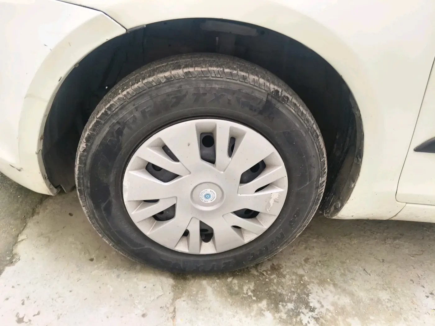2012 Maruti Swift VXI, Petrol, Manual, 1,71,165 km, tyre