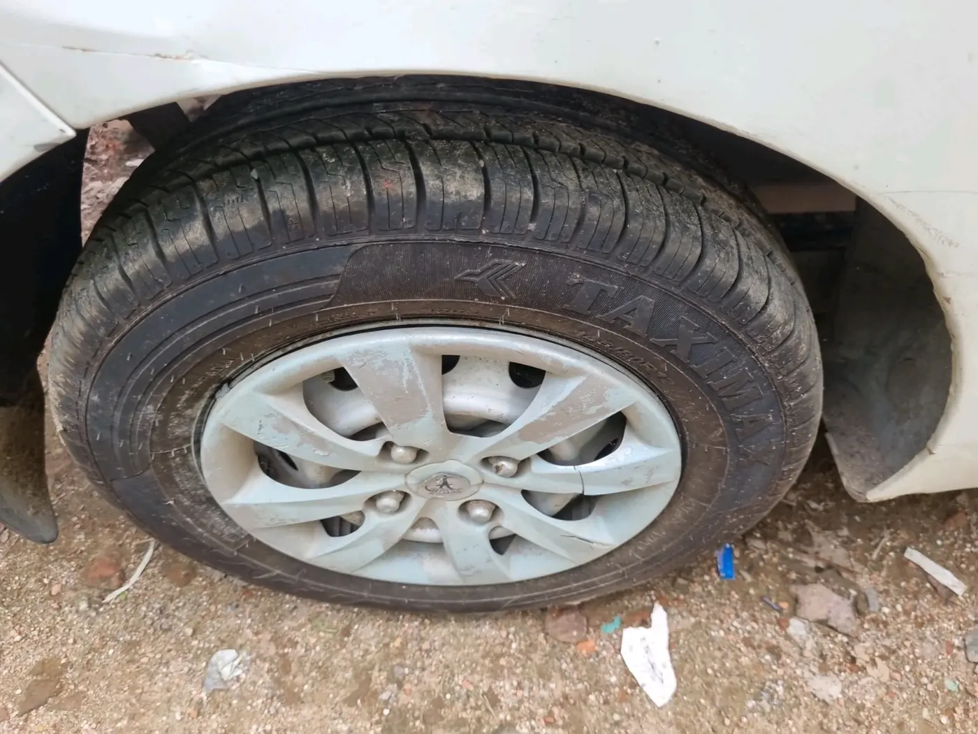 2014 Hyundai Eon ERA +, Petrol, Manual, 12,700 km, tyre