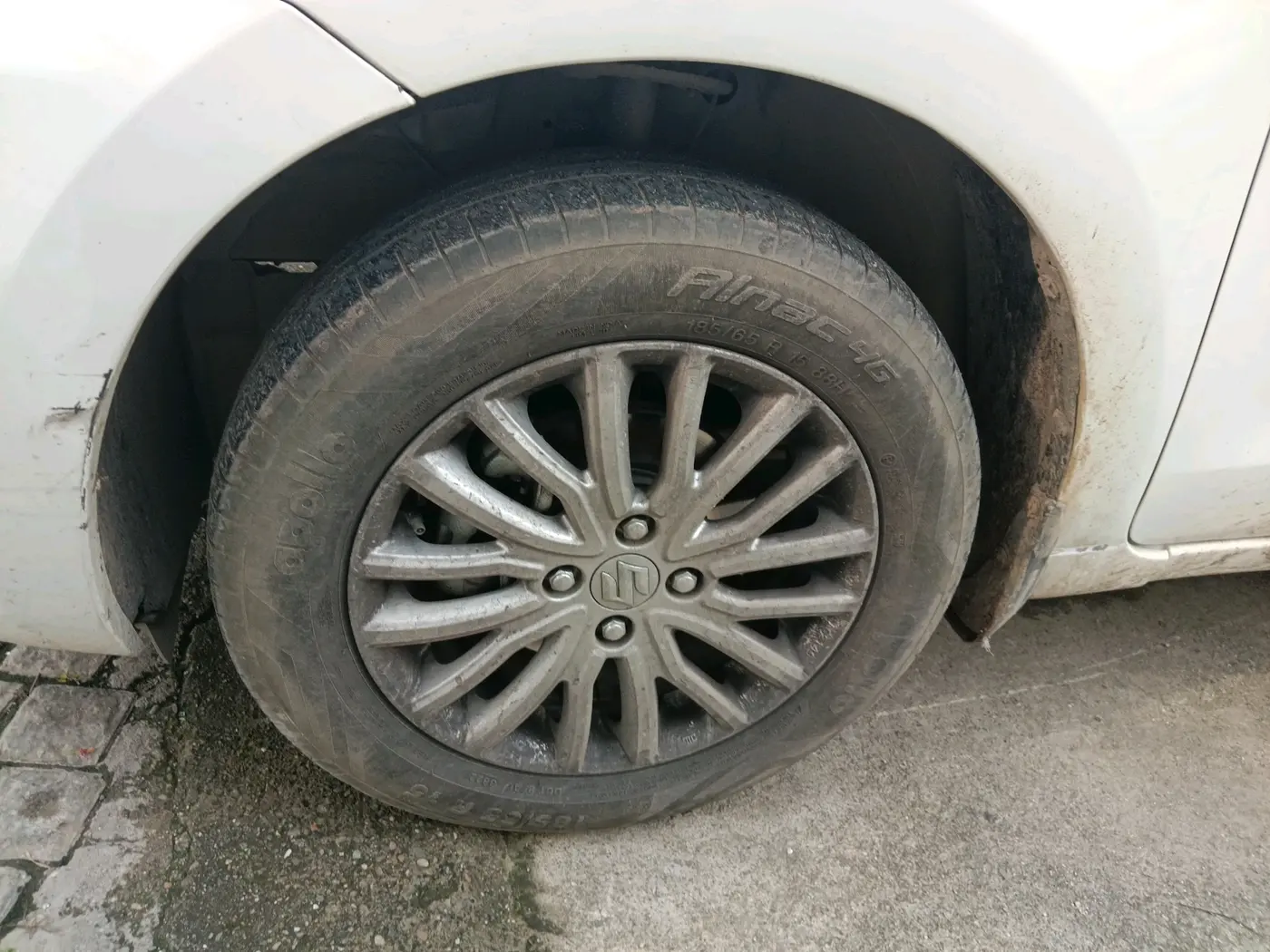 2022 Maruti Dzire ZXI CNG, CNG, Manual, 68,639 km, tyre