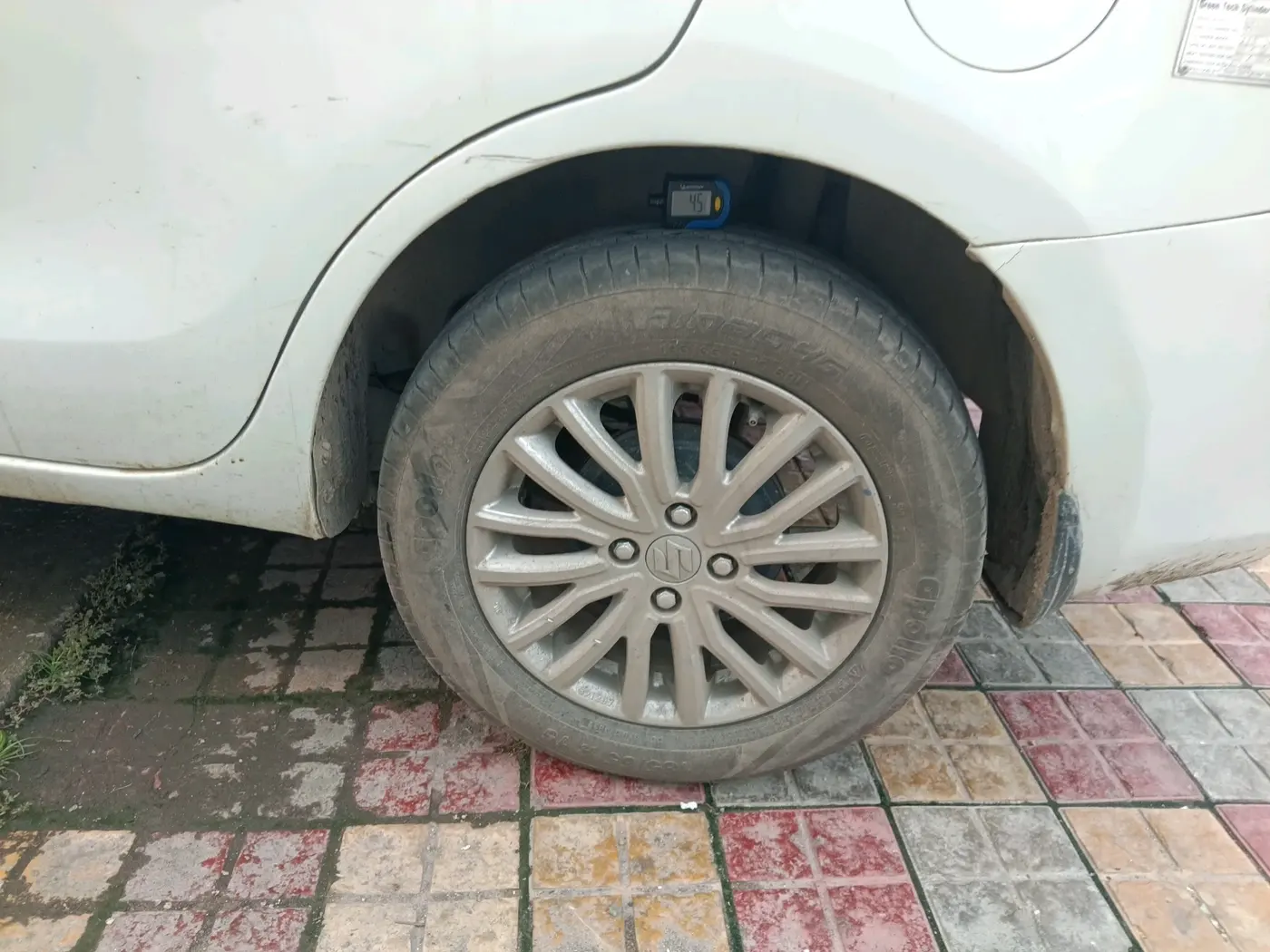2022 Maruti Dzire ZXI CNG, CNG, Manual, 68,639 km, tyre