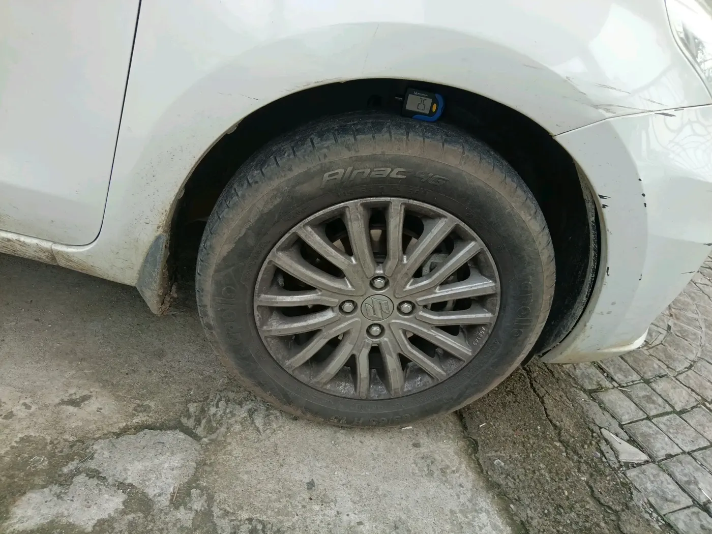 2022 Maruti Dzire ZXI CNG, CNG, Manual, 68,639 km, tyre