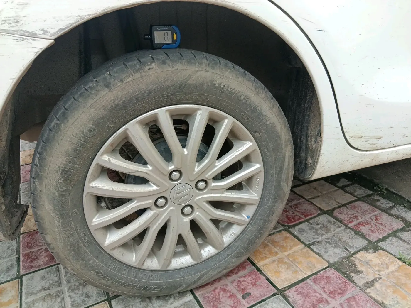 2022 Maruti Dzire ZXI CNG, CNG, Manual, 68,639 km, tyre