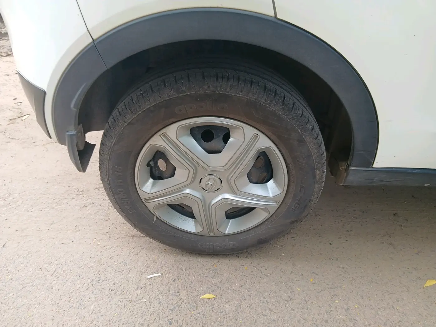 2019 Tata NEXON XMA PETROL, Petrol, Automatic, 78,504 km, tyre