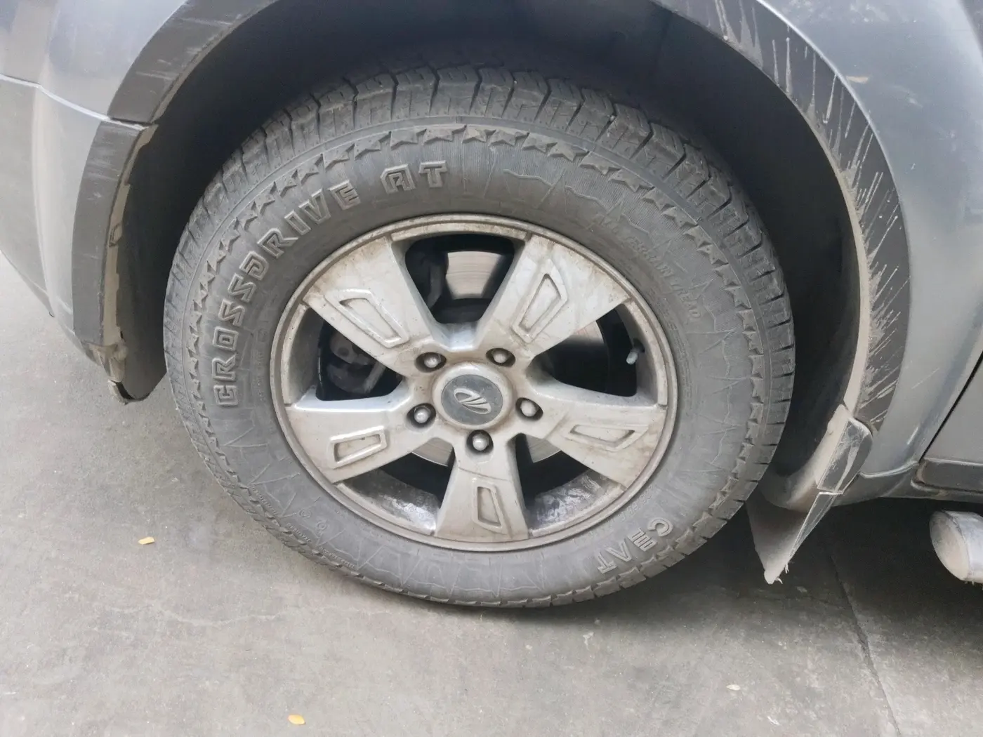 2014 Mahindra XUV500 W8, Diesel, Manual, 1,49,879 km, tyre