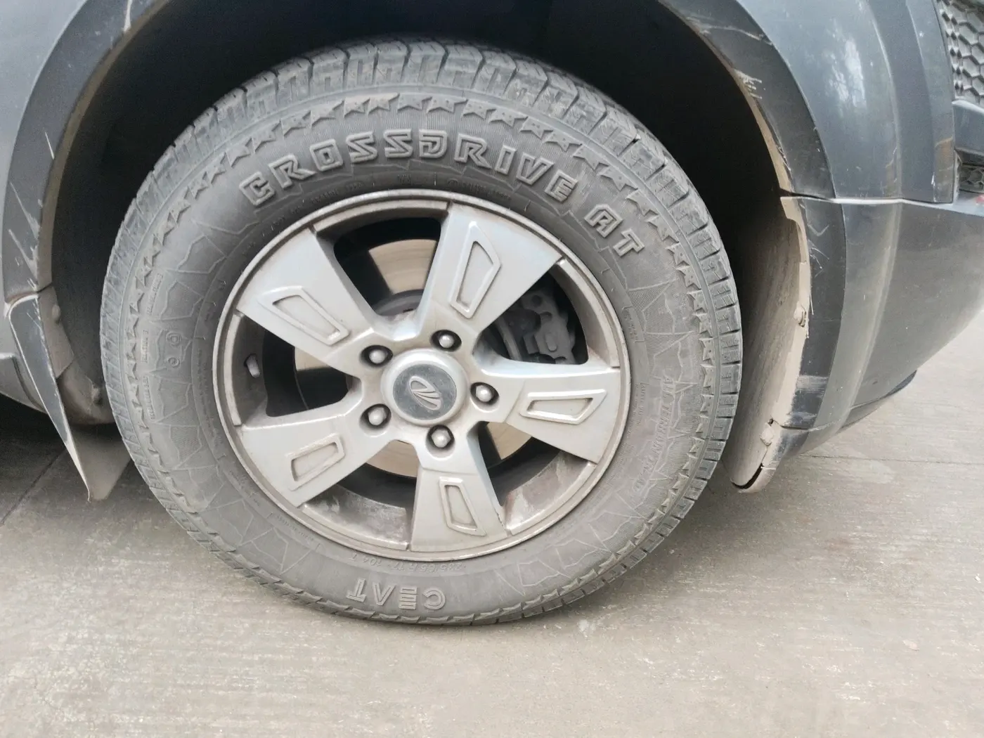 2014 Mahindra XUV500 W8, Diesel, Manual, 1,49,879 km, tyre