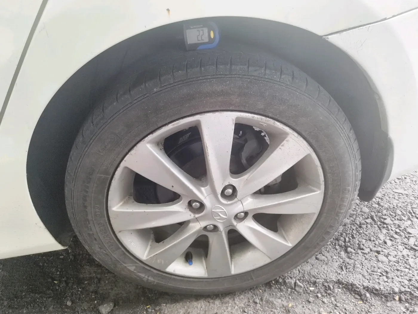 2012 Hyundai Verna FLUIDIC 1.6 CRDI SX, Diesel, Manual, 1,12,707 km, tyre