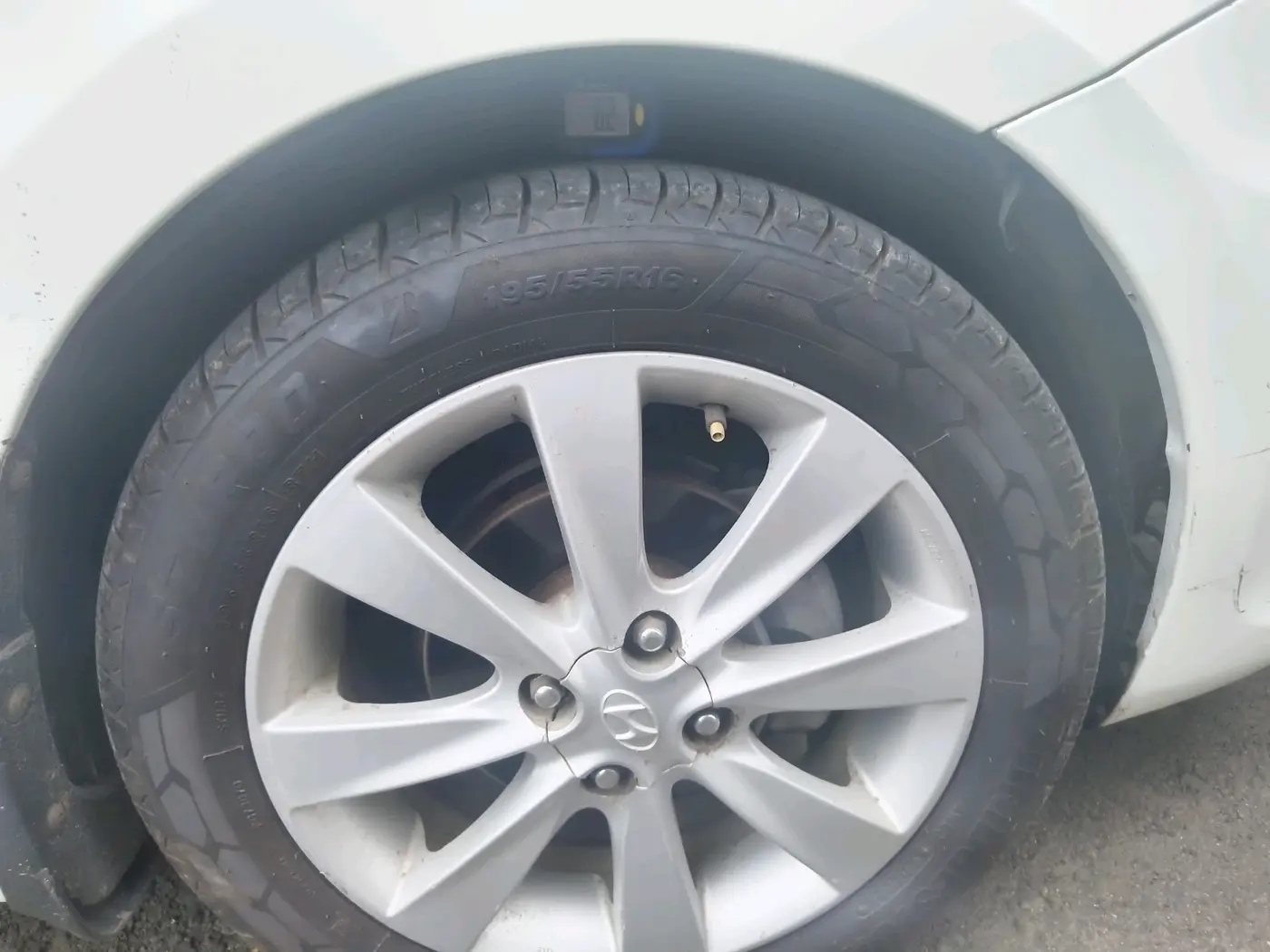 2012 Hyundai Verna FLUIDIC 1.6 CRDI SX, Diesel, Manual, 1,12,707 km, tyre