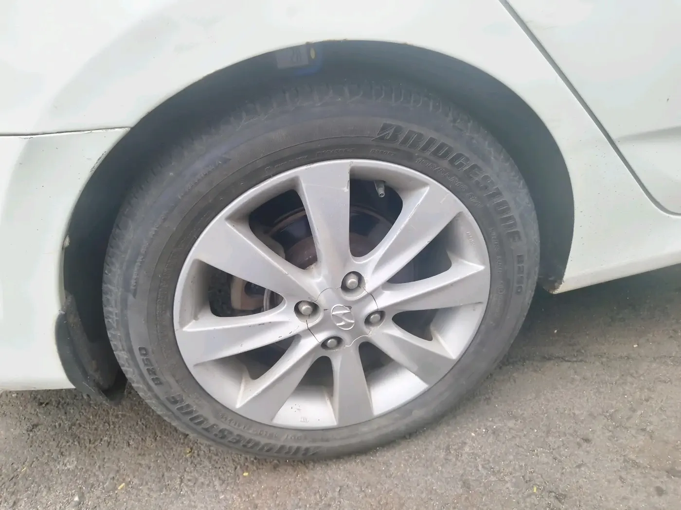 2012 Hyundai Verna FLUIDIC 1.6 CRDI SX, Diesel, Manual, 1,12,707 km, tyre
