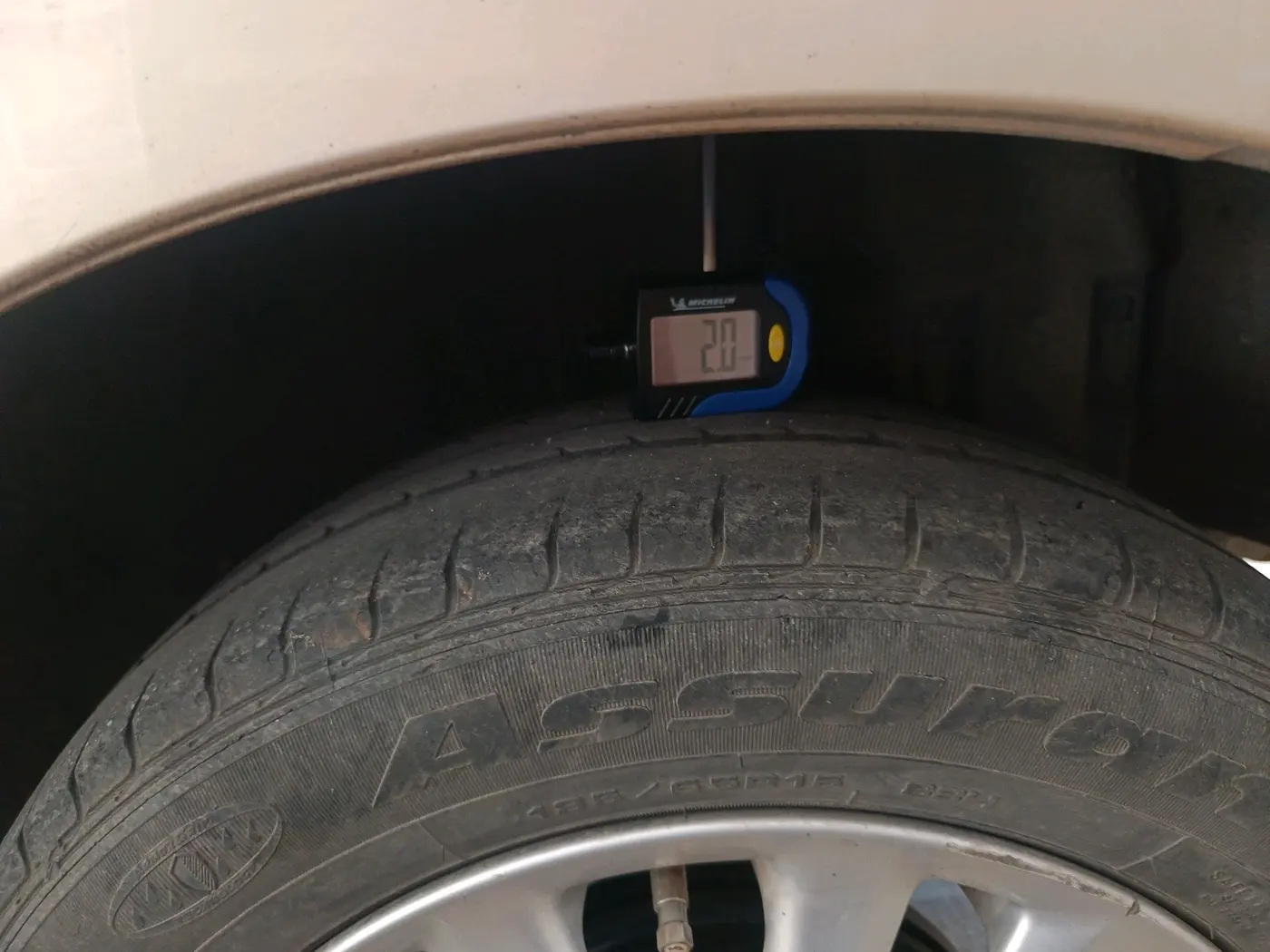 2011 Toyota Etios V, Petrol, Manual, 75,014 km, tyre