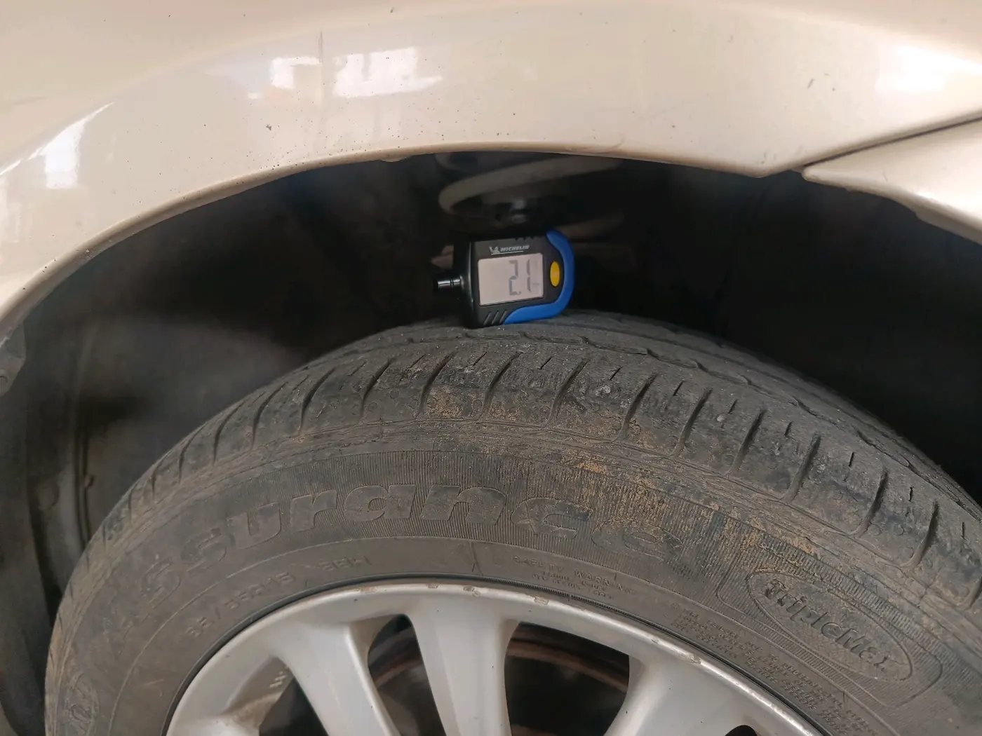 2011 Toyota Etios V, Petrol, Manual, 75,014 km, tyre