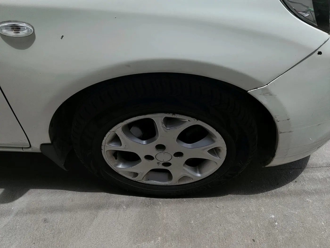 2012 Renault Scala RXL DIESEL, Diesel, Manual, 3,33,296 km, tyre