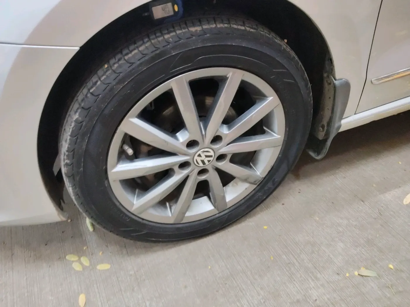 2019 Volkswagen Vento 1.2 TSI HIGHLINE PLUS AT, Petrol, Automatic, 38,362 km, tyre
