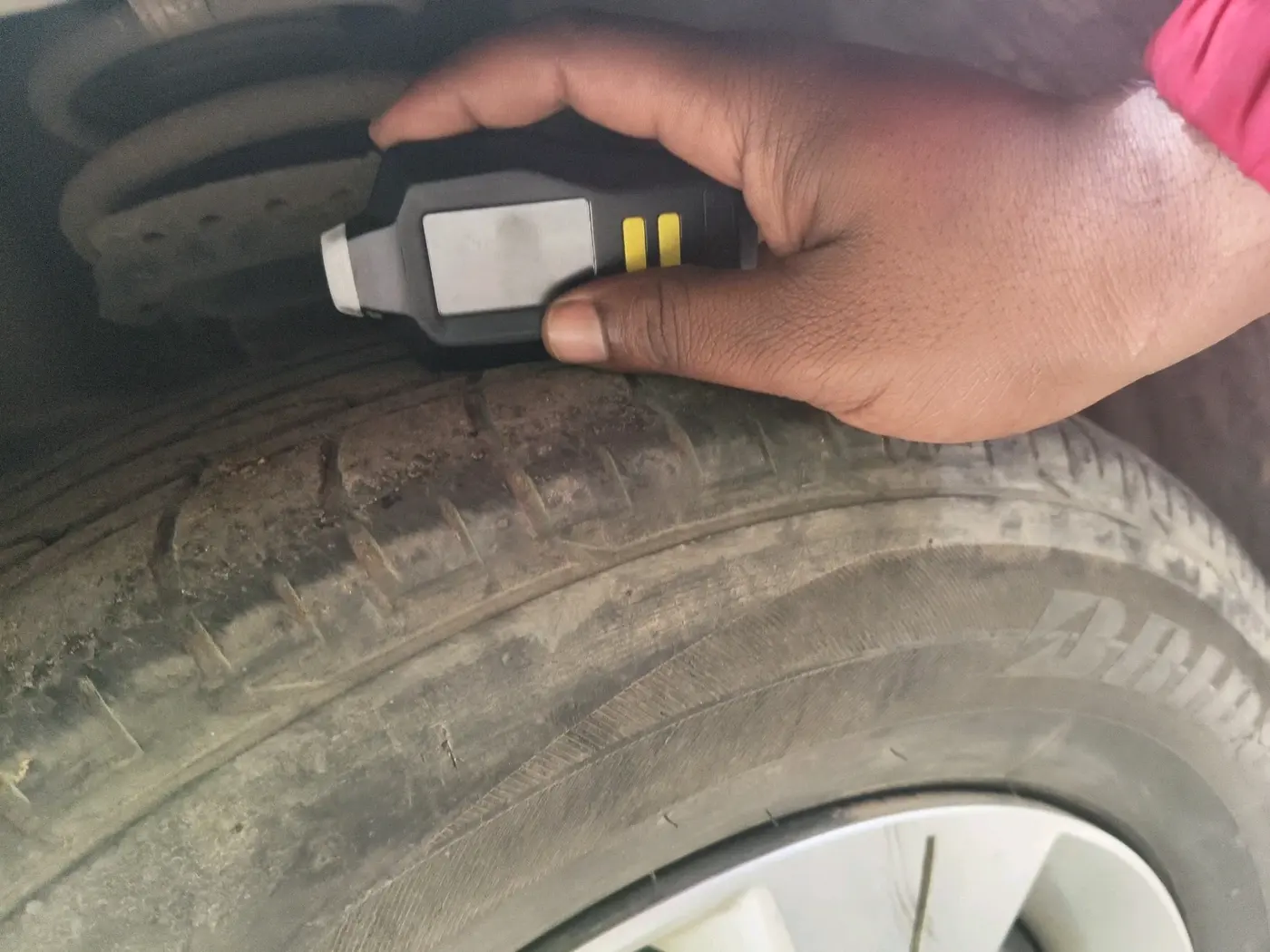 2022 Mahindra XUV300 W6 1.2 PETROL AMT, Petrol, Automatic, 34,435 km, tyre