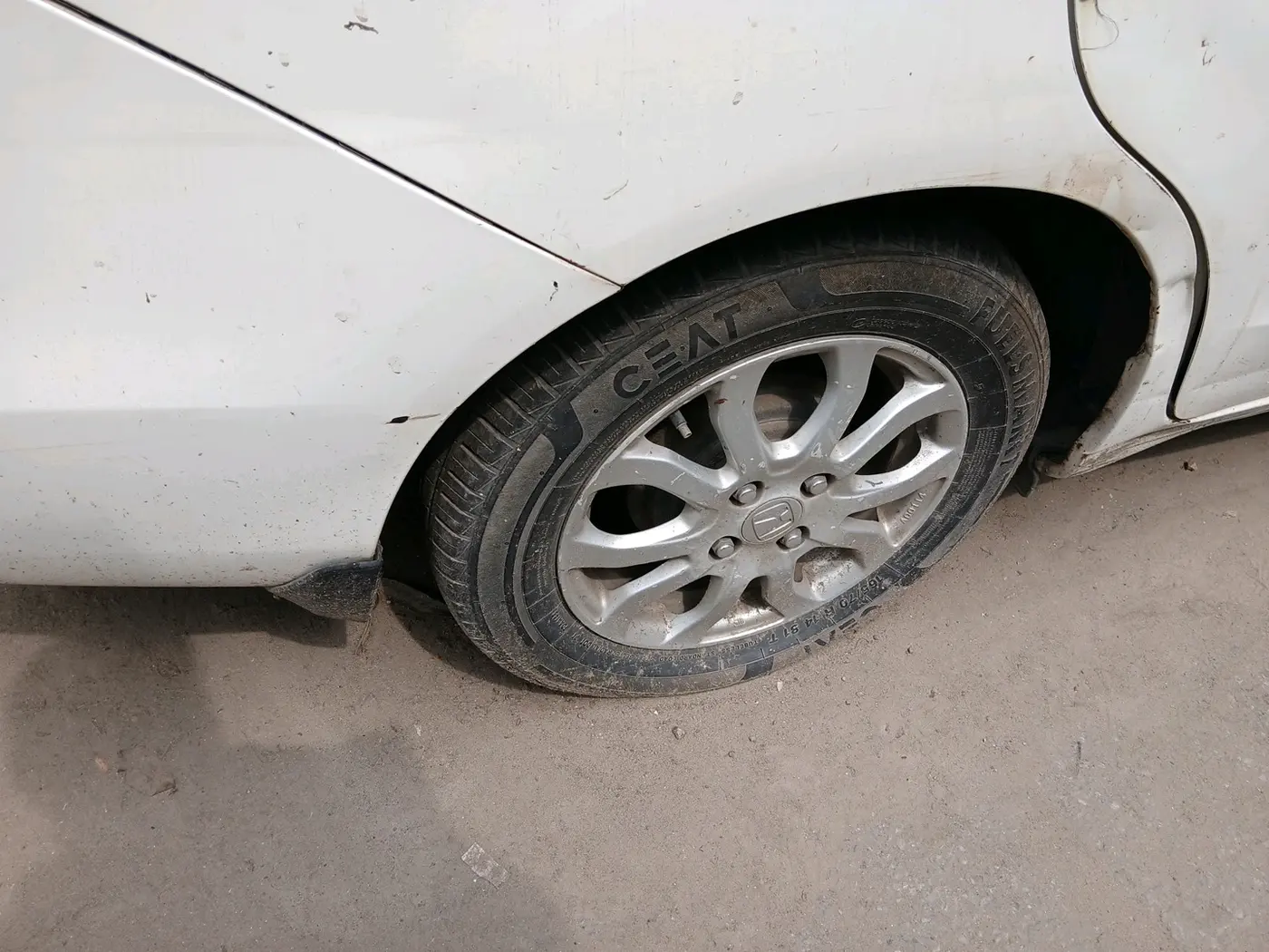 2013 Honda Amaze 1.2L I-VTEC VX AT, Petrol, Automatic, 94,060 km, tyre