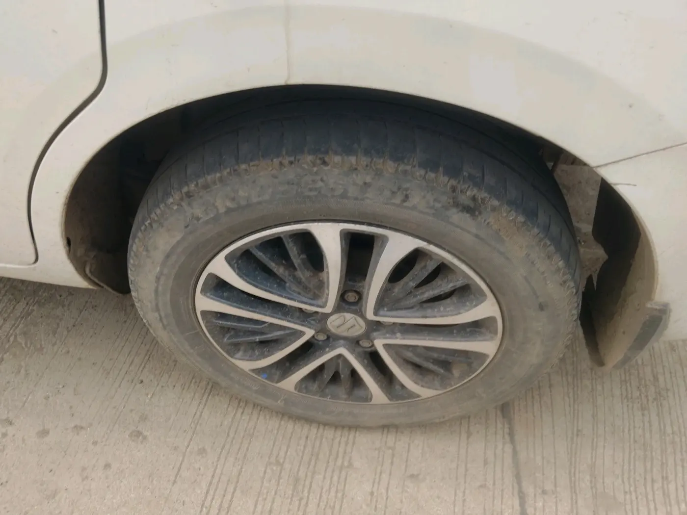 2023 Maruti Ertiga VXi (O), Petrol, Manual, 49,770 km, tyre