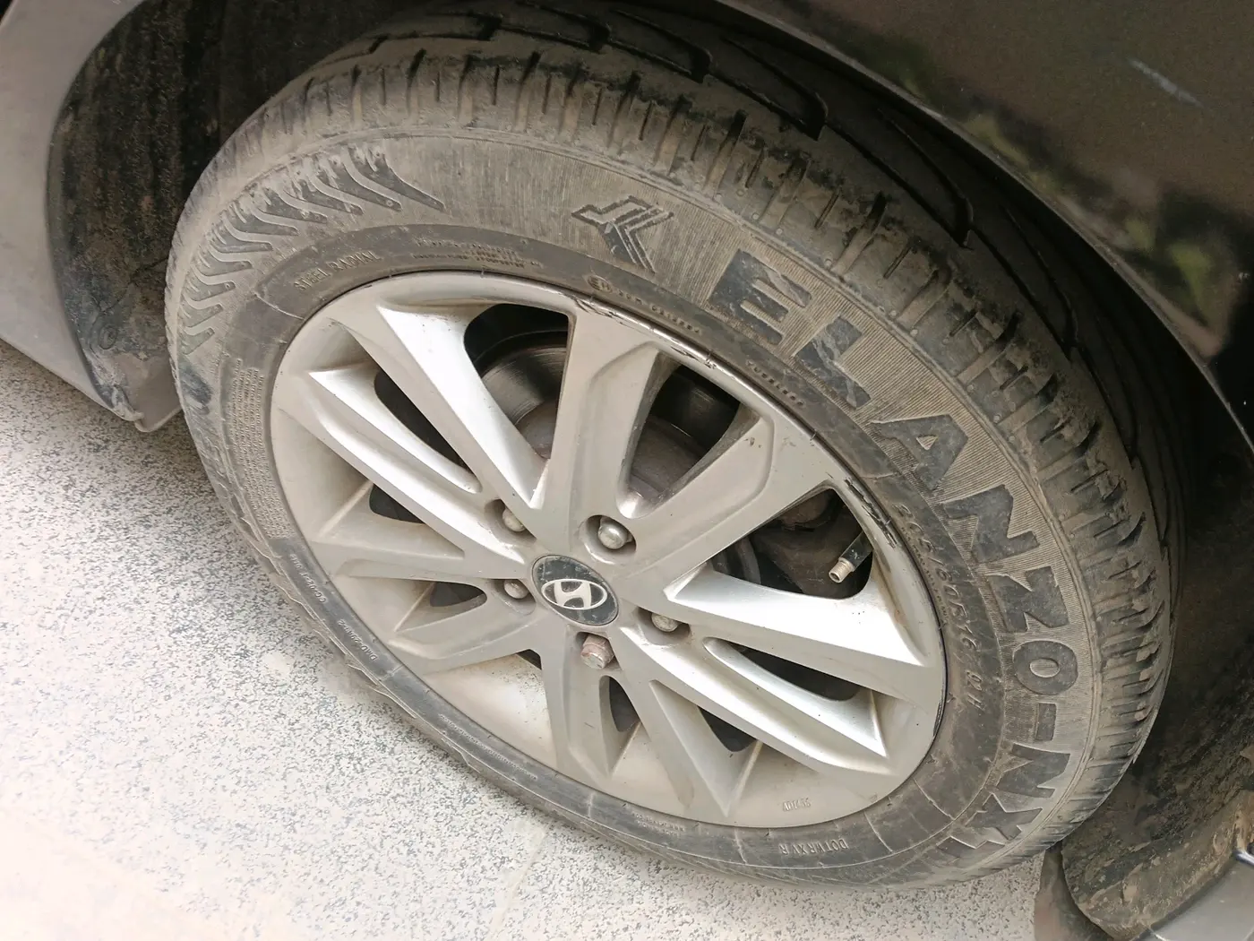 2015 Hyundai New Elantra 1.8 SX MT VTVT, Petrol, Manual, 74,767 km, tyre