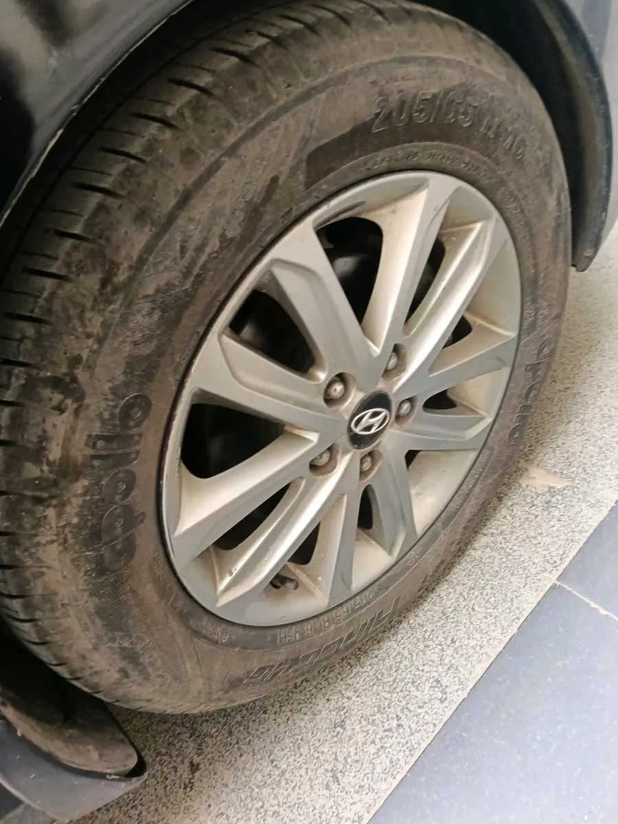 2015 Hyundai New Elantra 1.8 SX MT VTVT, Petrol, Manual, 74,767 km, tyre