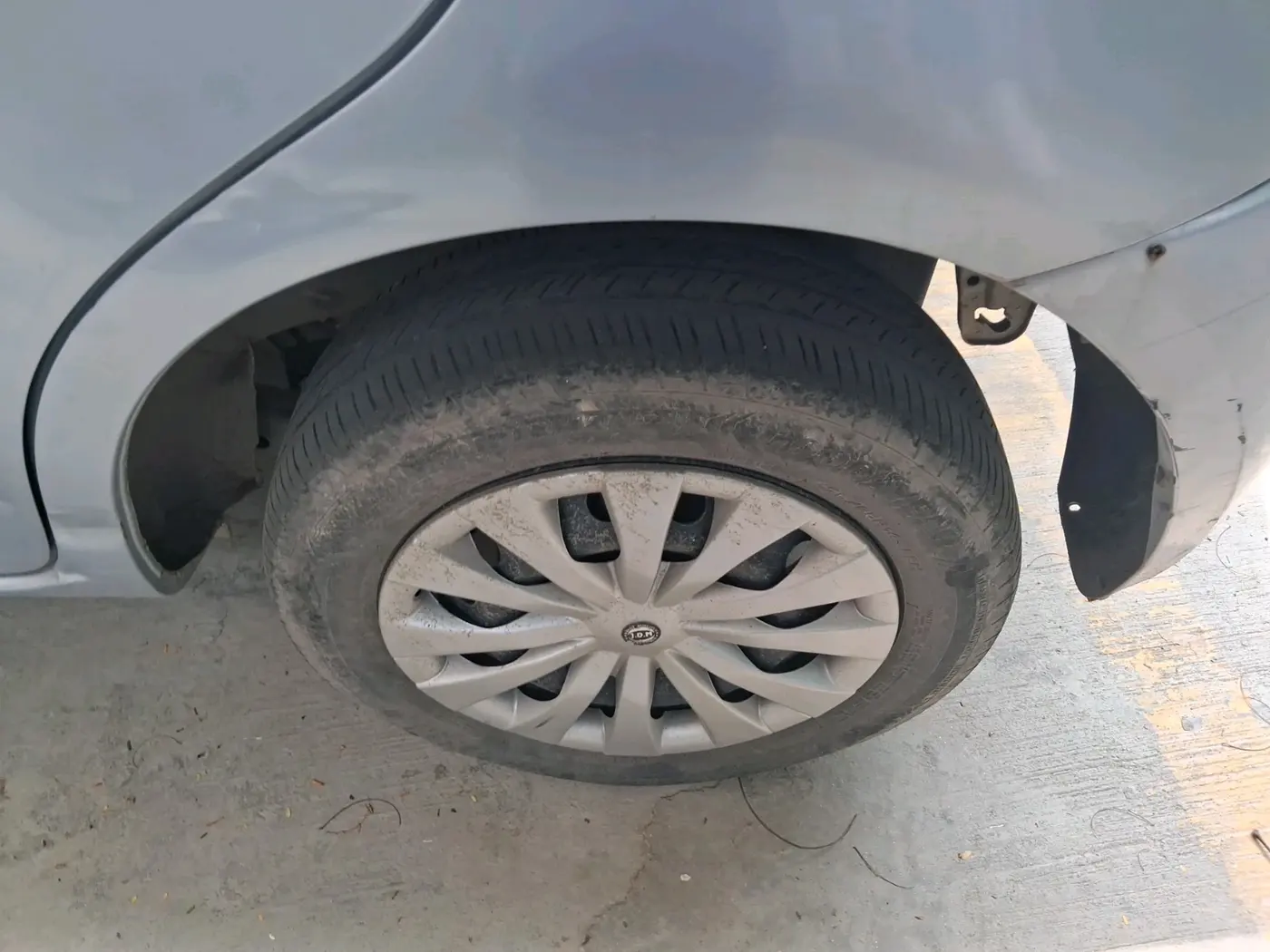 2011 Toyota Etios G, Petrol, Manual, 1,73,788 km, tyre