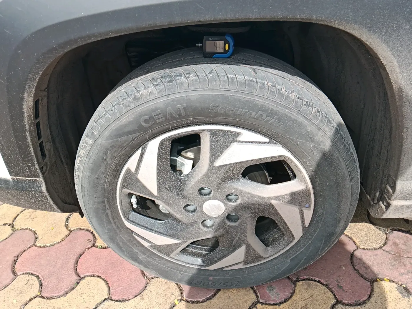 2026 Maruti Victoris Vxi 1.5 6AT, Petrol, Automatic, 261 km, tyre