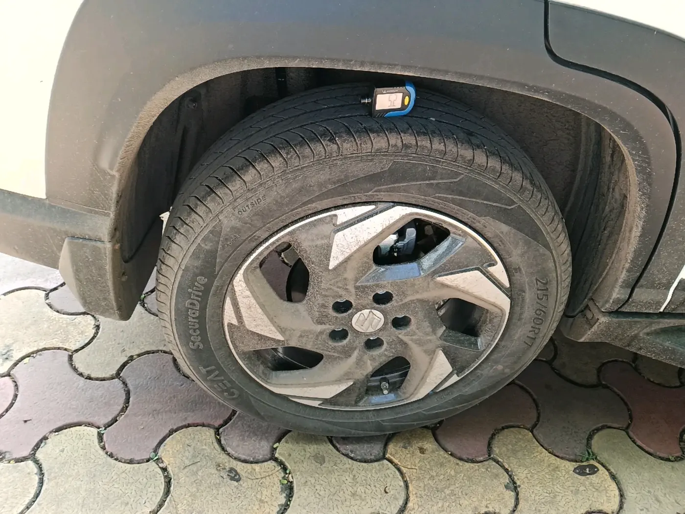2026 Maruti Victoris Vxi 1.5 6AT, Petrol, Automatic, 261 km, tyre