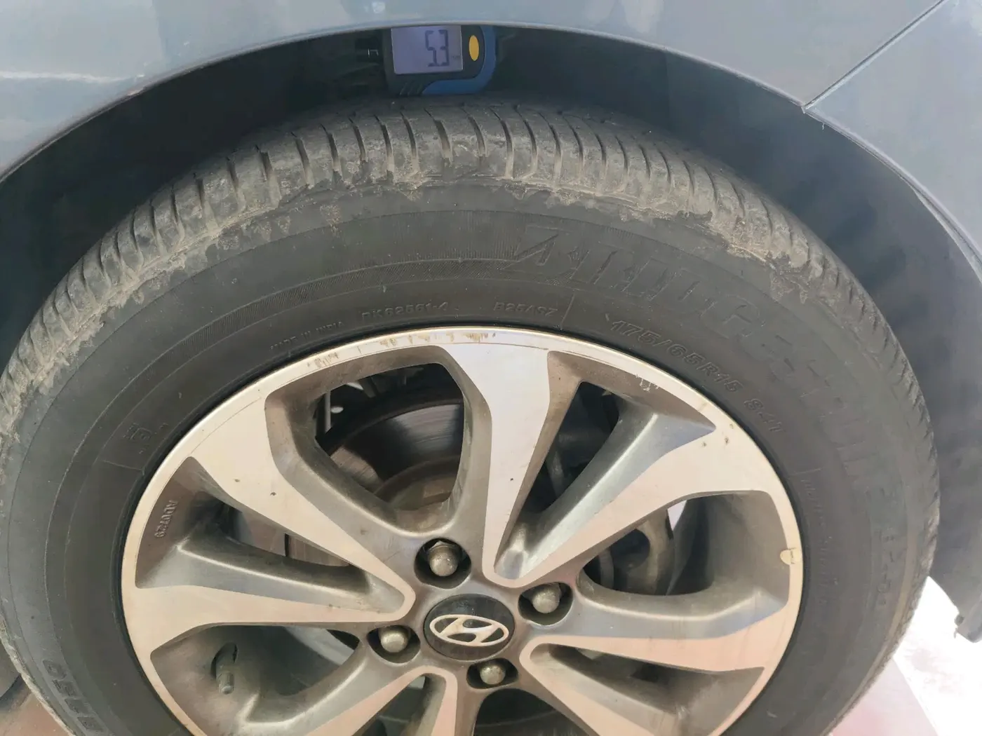 2015 Hyundai Xcent SX 1.2 (O), Petrol, Manual, 41,336 km, tyre