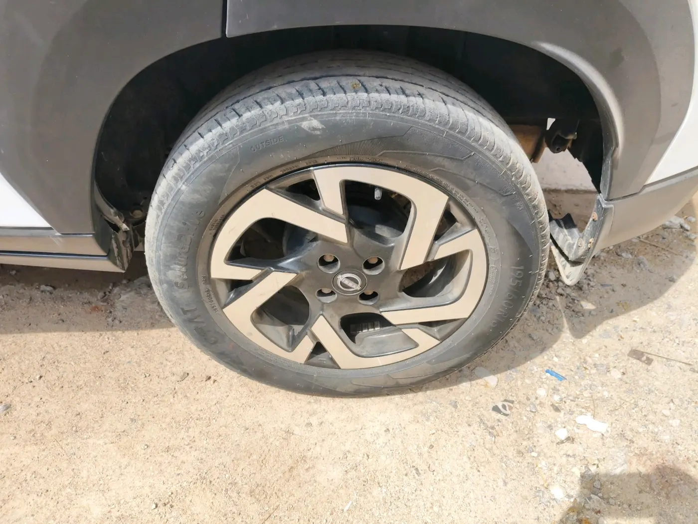 2023 Nissan MAGNITE XV MT, Petrol, Manual, 47,121 km, tyre