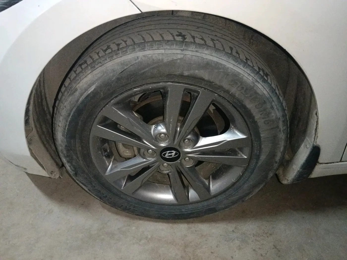 2019 Hyundai New Elantra 2.0 SX MT PETROL, Petrol, Manual, 1,22,058 km, tyre