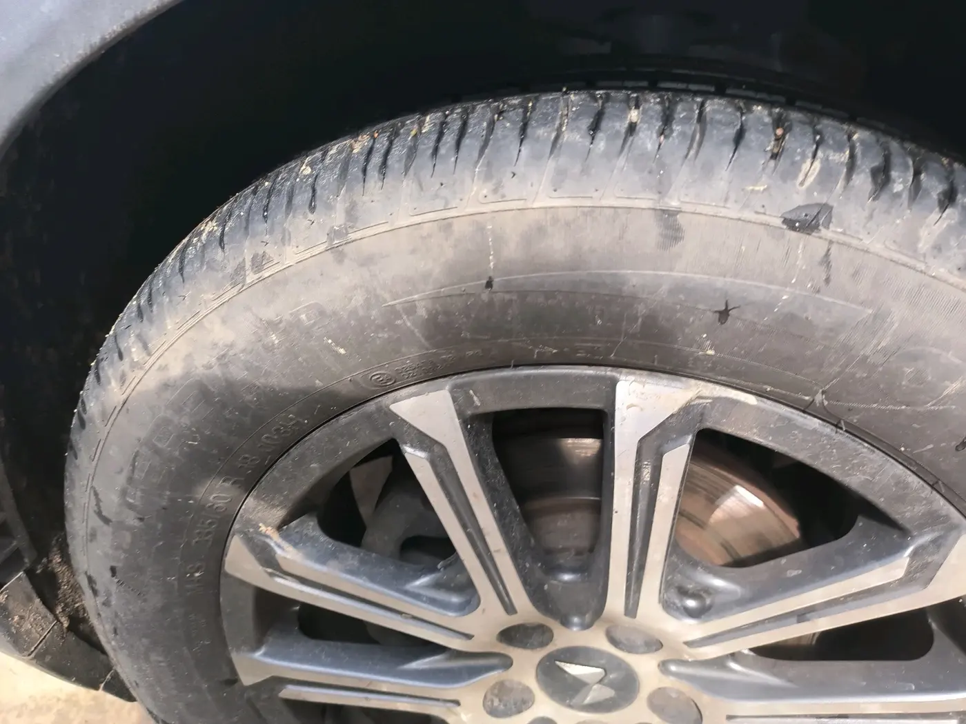 2021 Mahindra XUV700 AX 7 P MT 7 STR, Petrol, Manual, 63,207 km, tyre