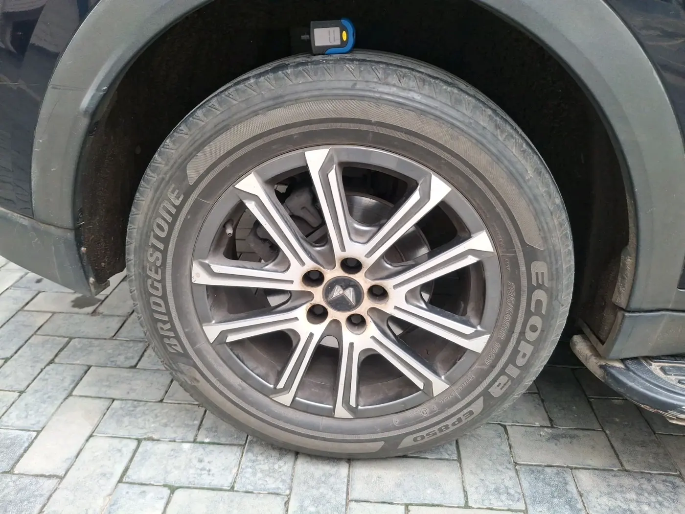 2024 Mahindra XUV700 AX 7 LUXURY D AT 7 STR, Diesel, Automatic, 46,148 km, tyre