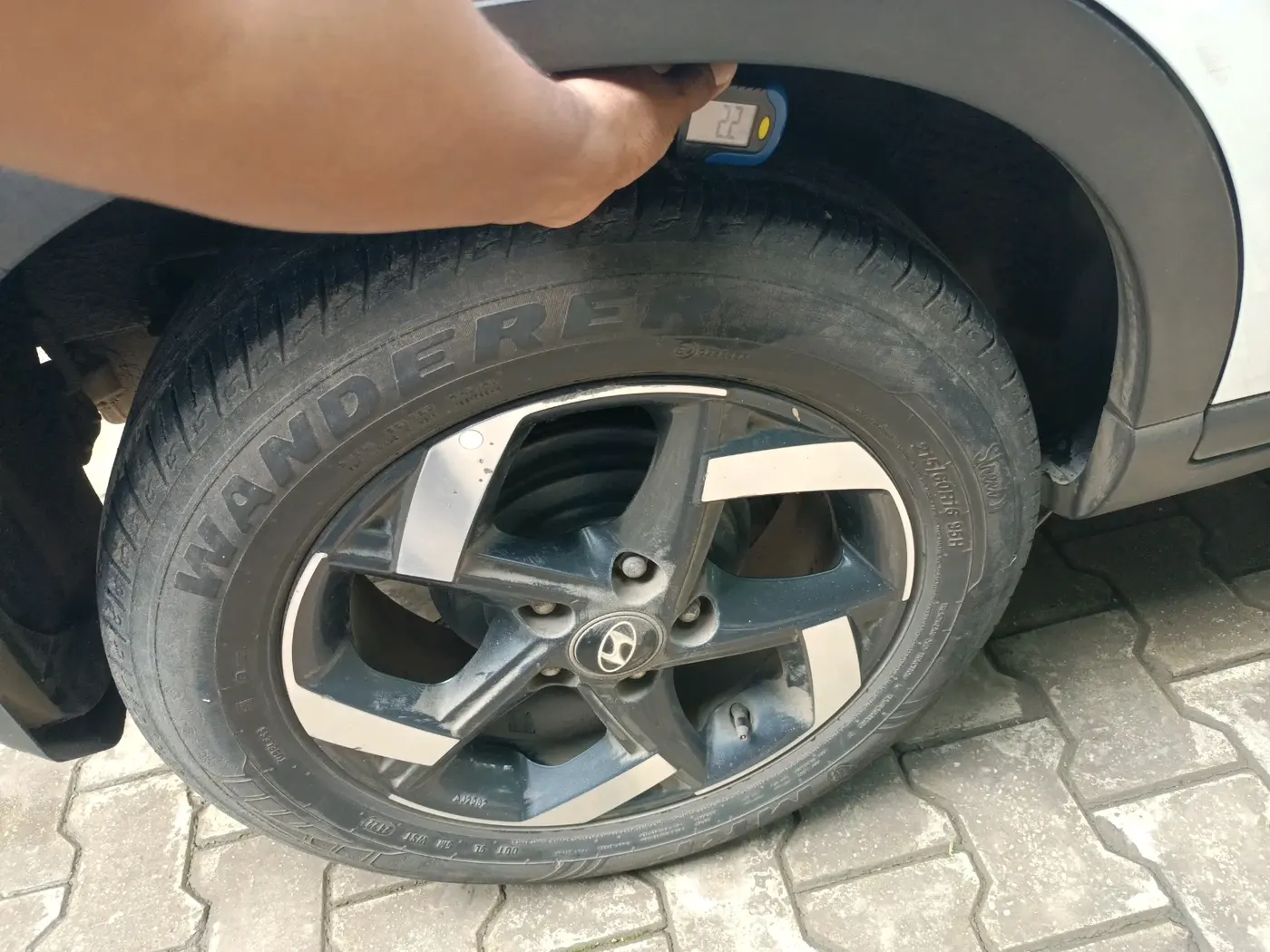 2019 Hyundai VENUE SX(O) 1.4 CRDI, Diesel, Manual, 1,86,654 km, tyre
