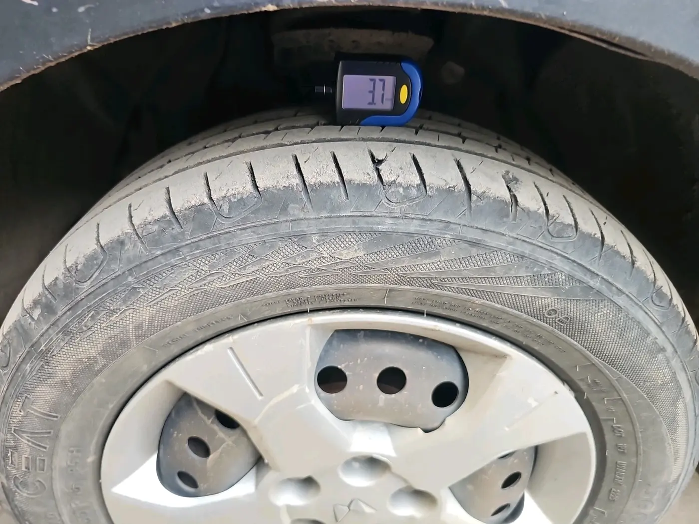2023 Mahindra XUV300 W6 1.5 Diesel, Diesel, Manual, 1,51,537 km, tyre