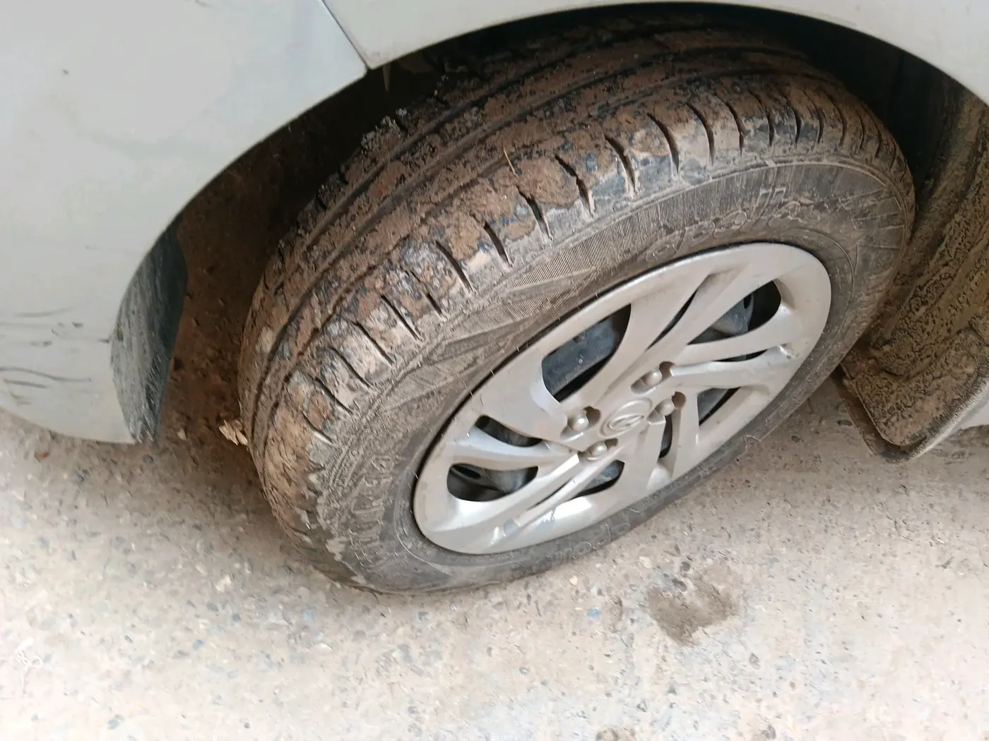 2021 Hyundai AURA S 1.2 CNG, CNG, Manual, 1,38,649 km, tyre