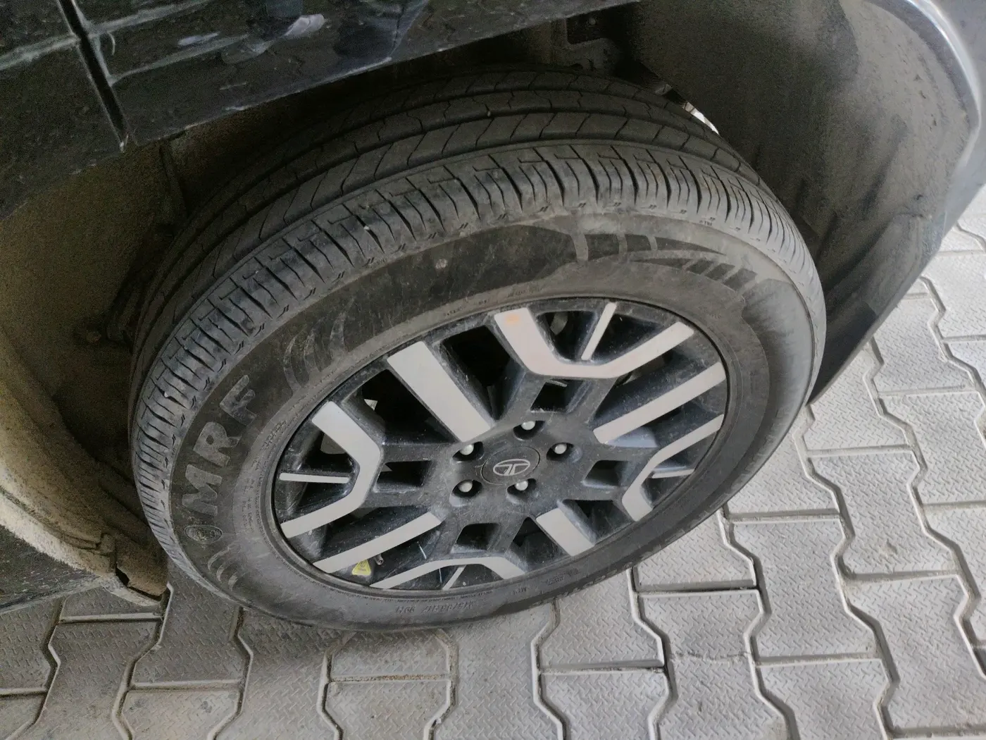 2026 Tata Sierra Pure Plus 1.5 Revotron MT, Petrol, Manual, 7,229 km, tyre