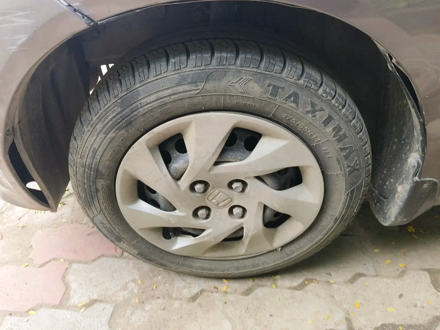 2014 Honda Amaze 1.5L I-DTEC S, Diesel, Manual, 99,323 km, tyre