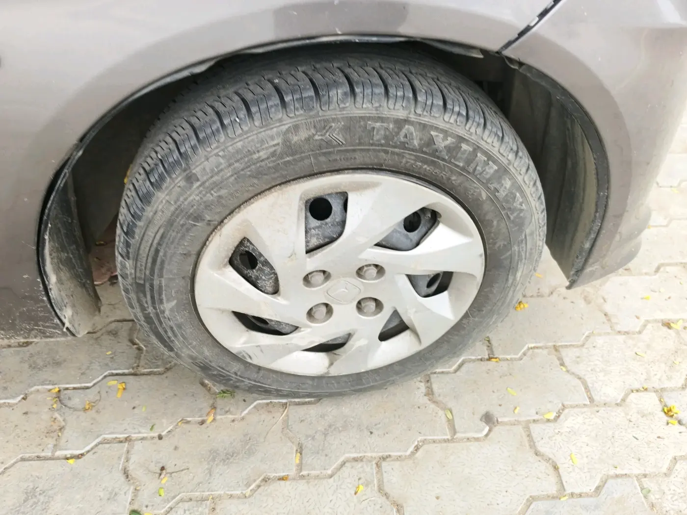2014 Honda Amaze 1.5L I-DTEC S, Diesel, Manual, 99,323 km, tyre