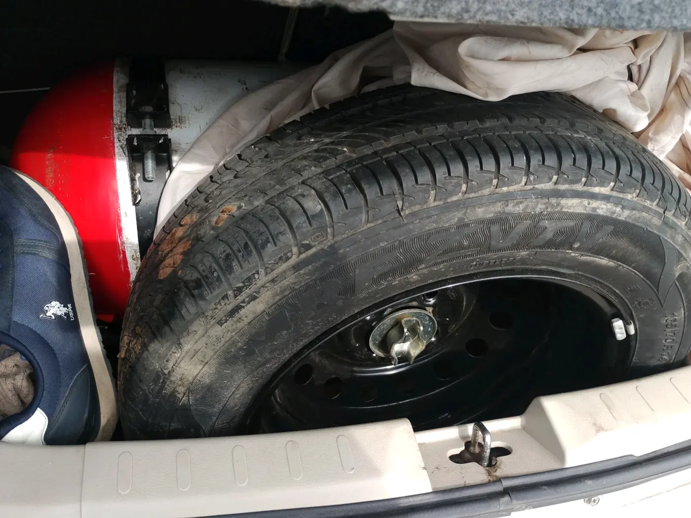 2019 Maruti Celerio VXI CNG, CNG, Manual, 80,069 km, tyre