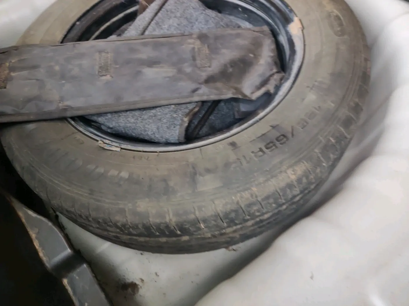 2022 Hyundai VENUE S 1.2, Petrol, Manual, 36,164 km, tyre