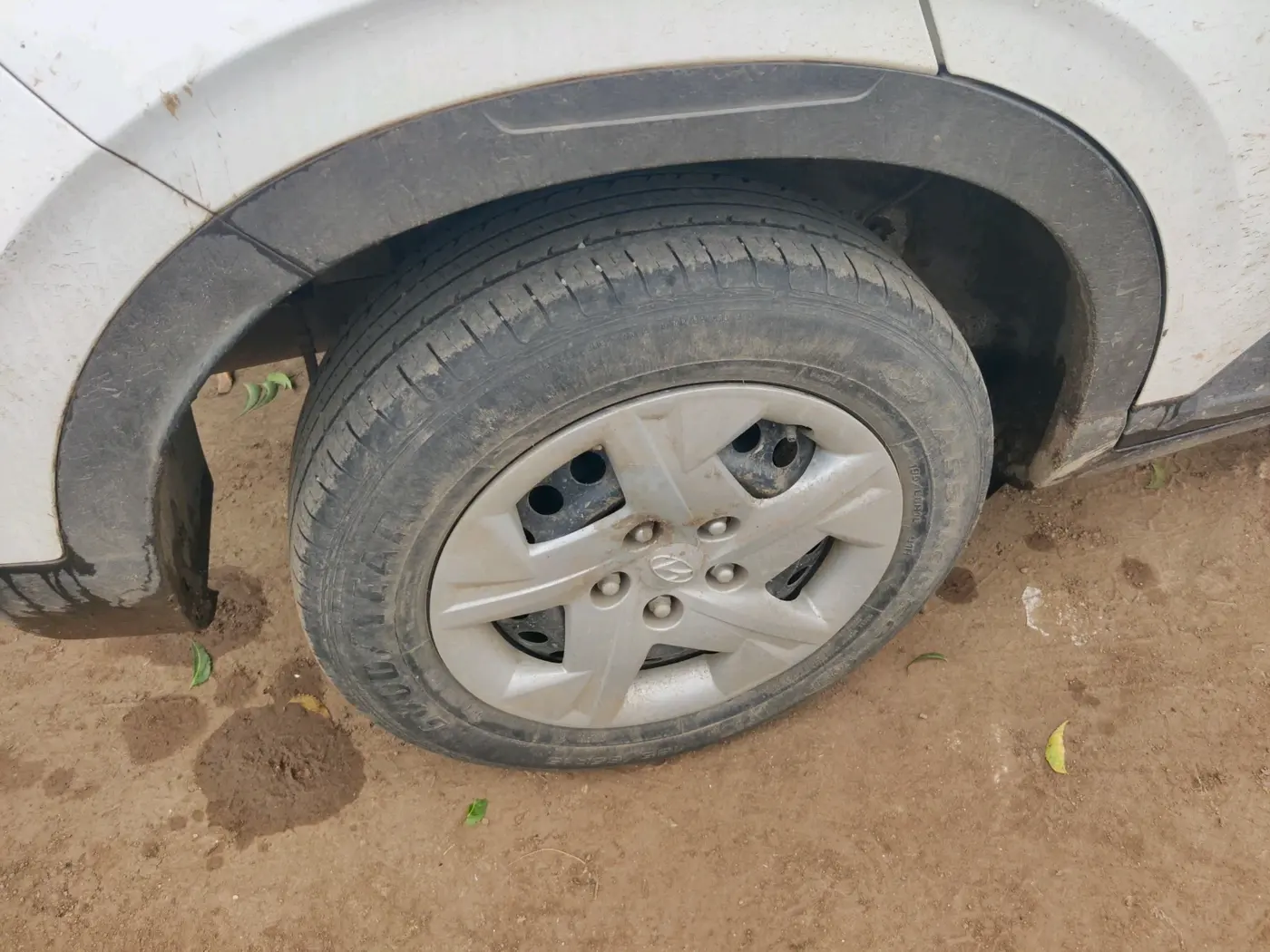 2022 Hyundai VENUE S 1.2, Petrol, Manual, 36,164 km, tyre