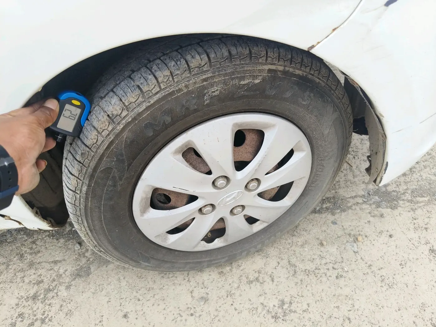 2011 Hyundai i10 MAGNA 1.1, CNG, Manual, 1,02,700 km, tyre