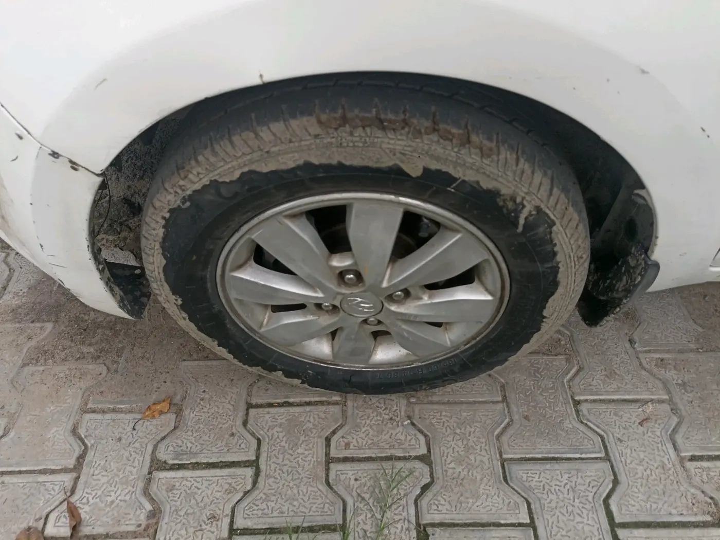 2012 Hyundai i20 SPORTZ 1.2, Petrol, Manual, 1,06,945 km, tyre