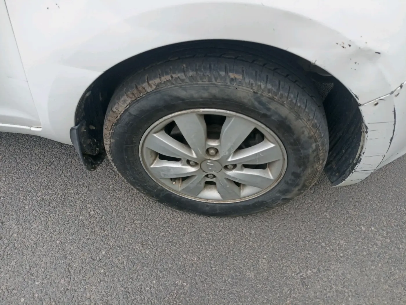 2012 Hyundai i20 SPORTZ 1.2, Petrol, Manual, 1,06,945 km, tyre