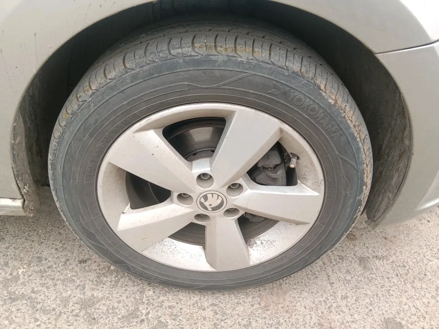 2016 Skoda Rapid 1.5 TDI CR STYLE PLUS AT, Diesel, Automatic, 2,64,741 km, tyre