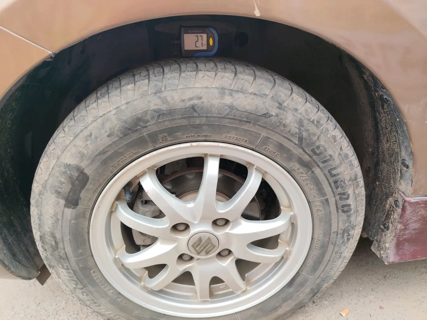 2017 Maruti Dzire VDI, Diesel, Manual, 1,60,627 km, tyre