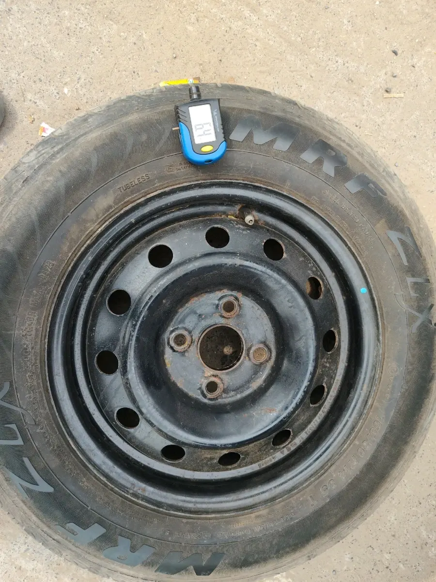 2017 Maruti Dzire VDI, Diesel, Manual, 1,60,627 km, tyre