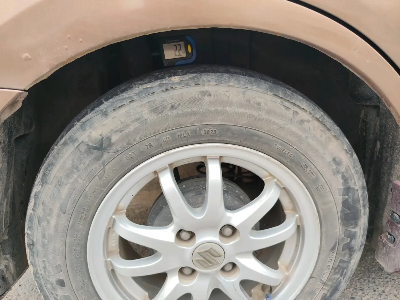 2017 Maruti Dzire VDI, Diesel, Manual, 1,60,627 km, tyre