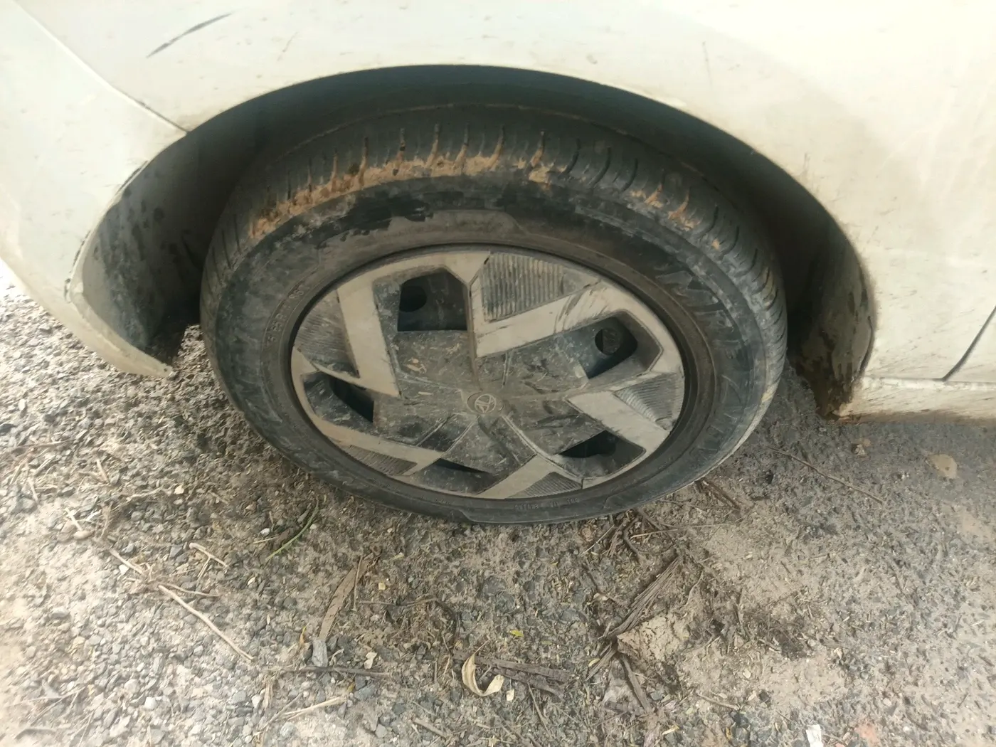 2025 Tata Tiago XM CNG, CNG, Manual, 30,397 km, tyre