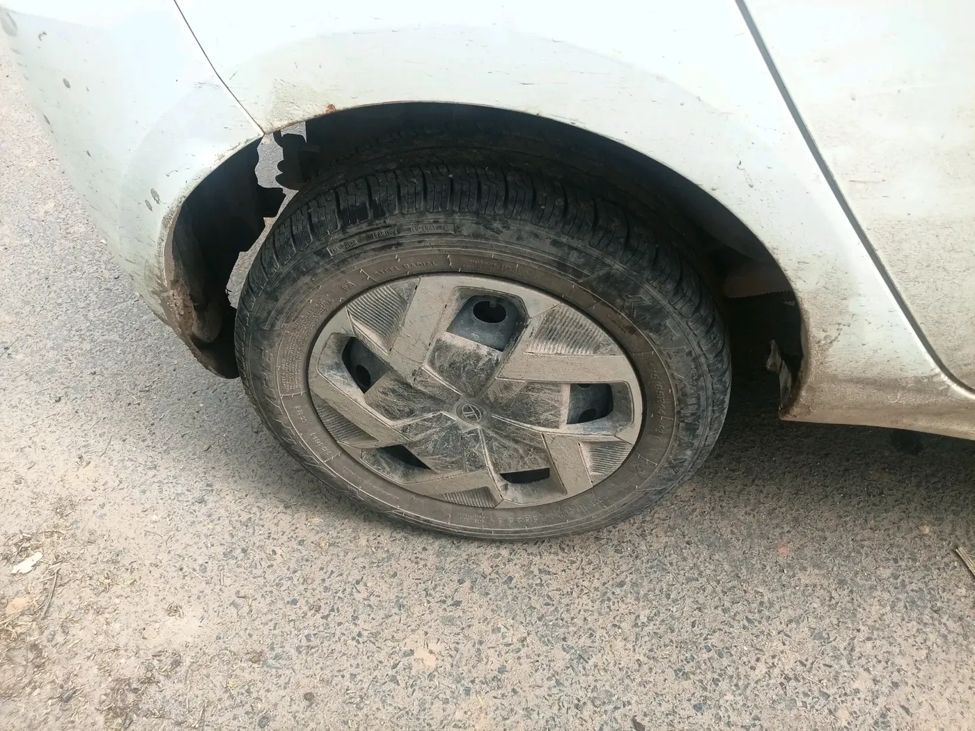 2025 Tata Tiago XM CNG, CNG, Manual, 30,397 km, tyre